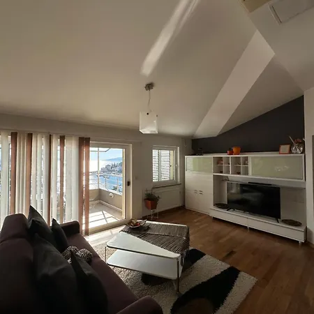 Apartment Queen Of