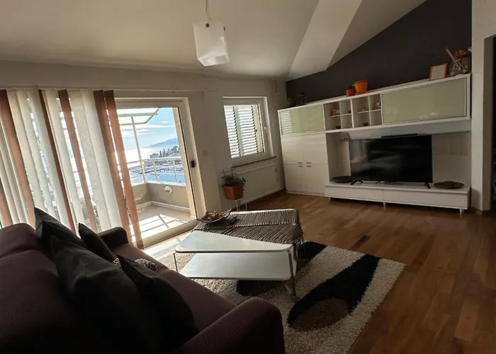 Apartment Queen Of *