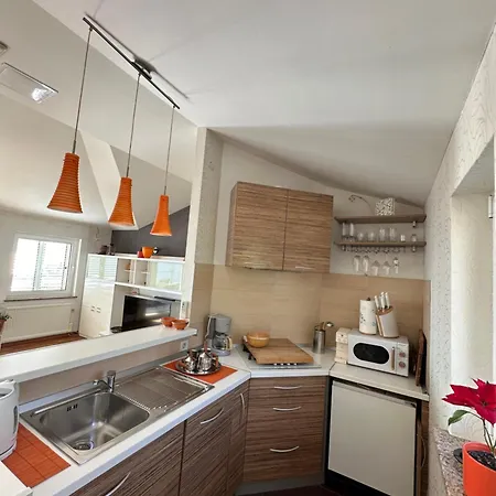 Queen Of * אופטיה